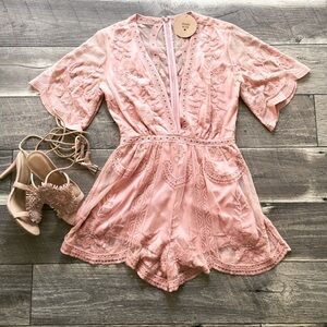 Honey Punch blush plunging front romper size small